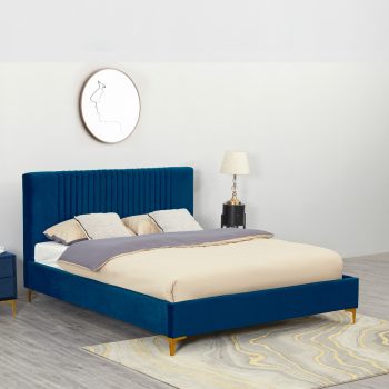 מיטה זוגית 180×200 מרופדת בד קטיפתי כחול עם רגלי ברזל דגם ליידי
